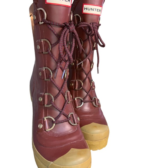 ⭐️Hunter Burgundy and Tan Heeled Boots⭐️ - Picture 2 of 15